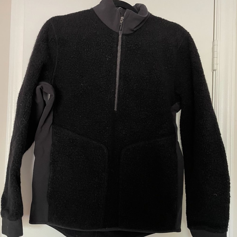 lululemon Tundra Trek 1/2 zip size S